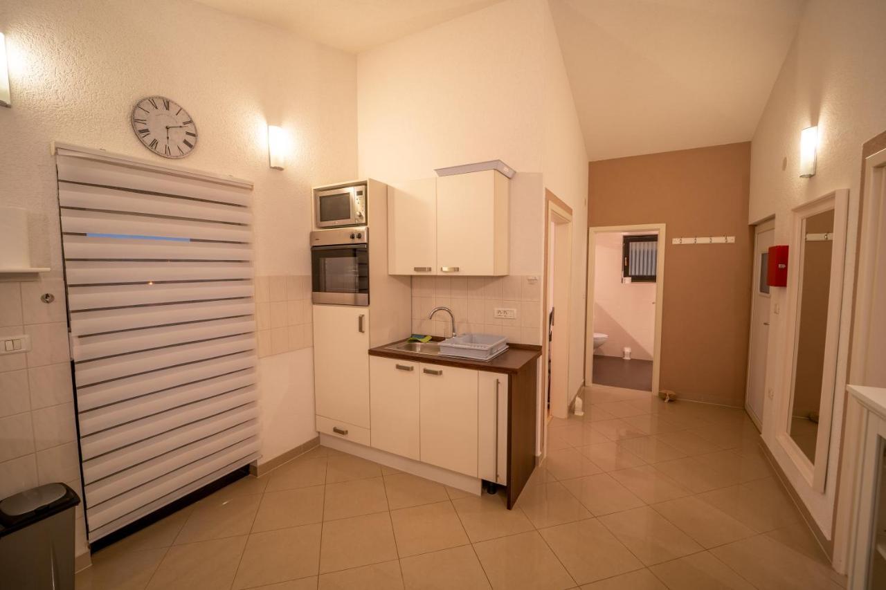 Twins Markovic Apartman Pula