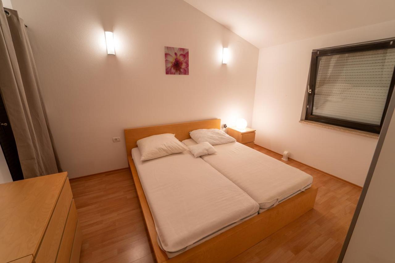 Twins Markovic Apartman Pula